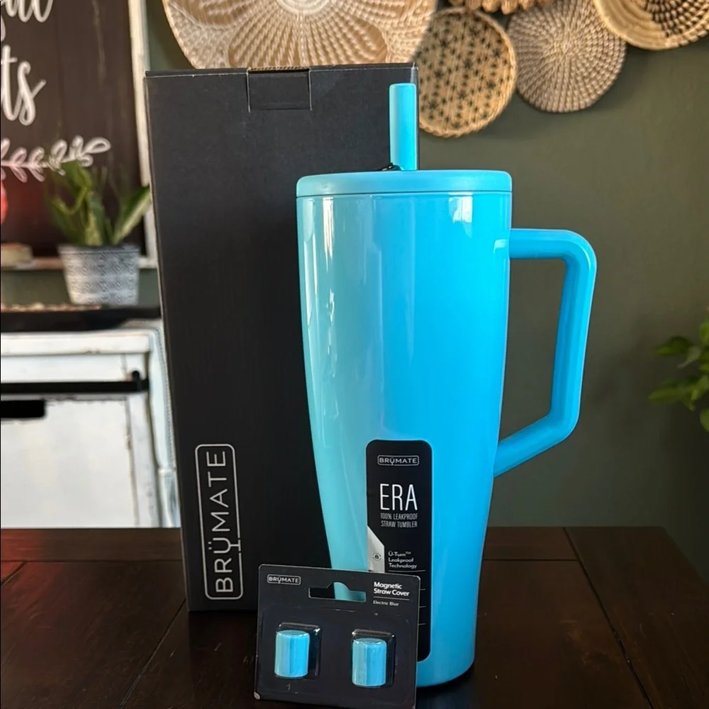 BruMate Era 40oz in Electric Blue with straw covers! Limited Edition! New!!